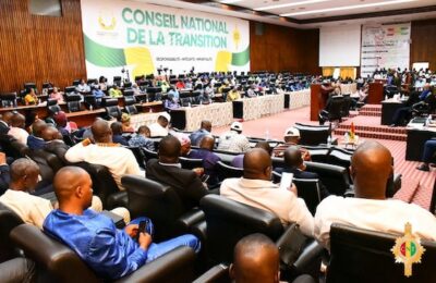 Guinée : 417 millions d&rsquo;euros mobilisés auprès de banques européennes pour routes et énergie