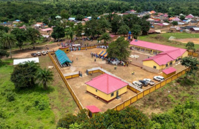Communiqué de presse : Rio Tinto SimFer remet officiellement cinq nouvelles écoles aux autorités éducatives de Beyla