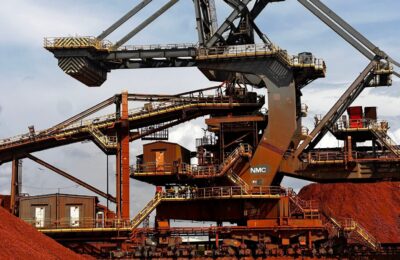 Bauxite : la Guinée scelle un partenariat stratégique de plus de 300 millions de dollars avec Glencore