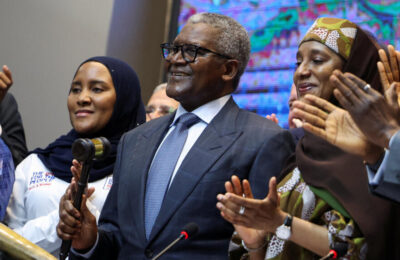 Nigeria : la méga-raffinerie Dangote fait son entrée en Bourse